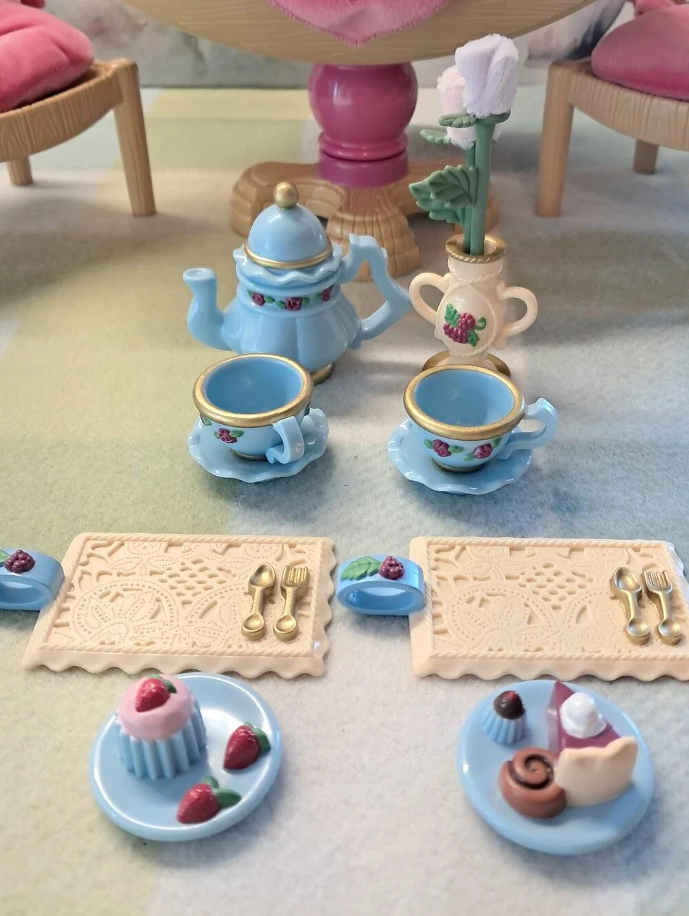 Fisher-Price Briarberry Maggieberry & Benberry Bears + Dining Room Set 1998